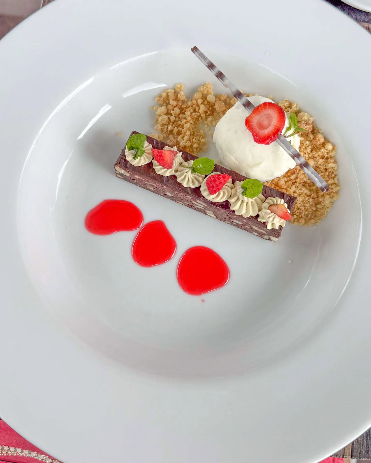 Dessert with strawberries and cream